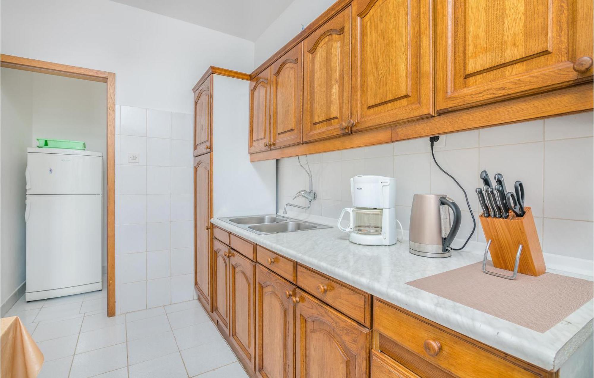 Stunning Apartment In Malinska With Kitchen Экстерьер фото