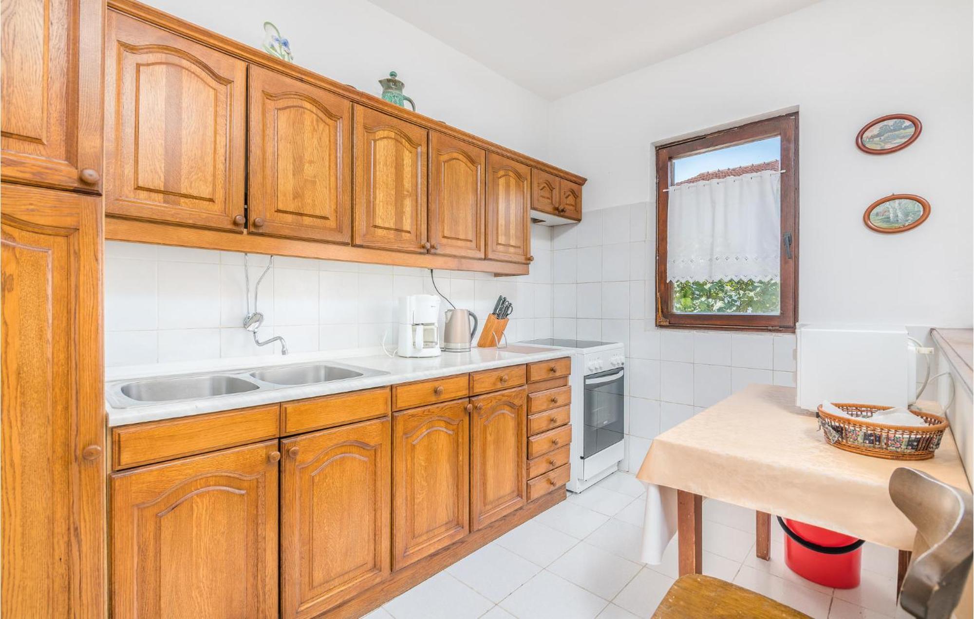 Stunning Apartment In Malinska With Kitchen Экстерьер фото